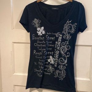 Straight from the French Quarter, sparkly New Orleans T-shirt. Size L